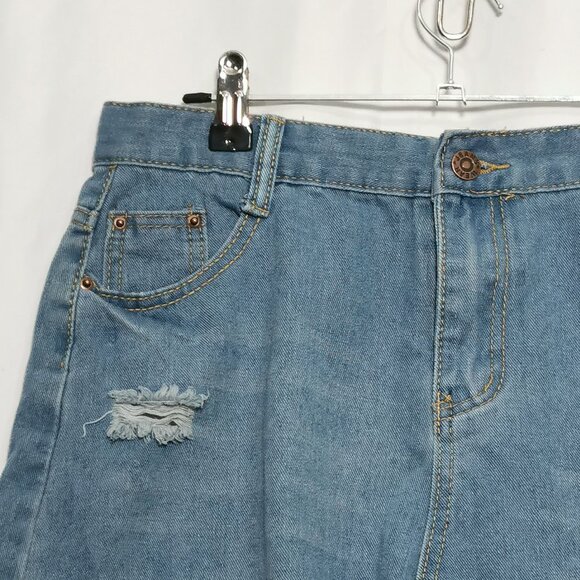 Distressed Light Wash Denim Shorts Size L NWOT #102 - Picture 2 of 5